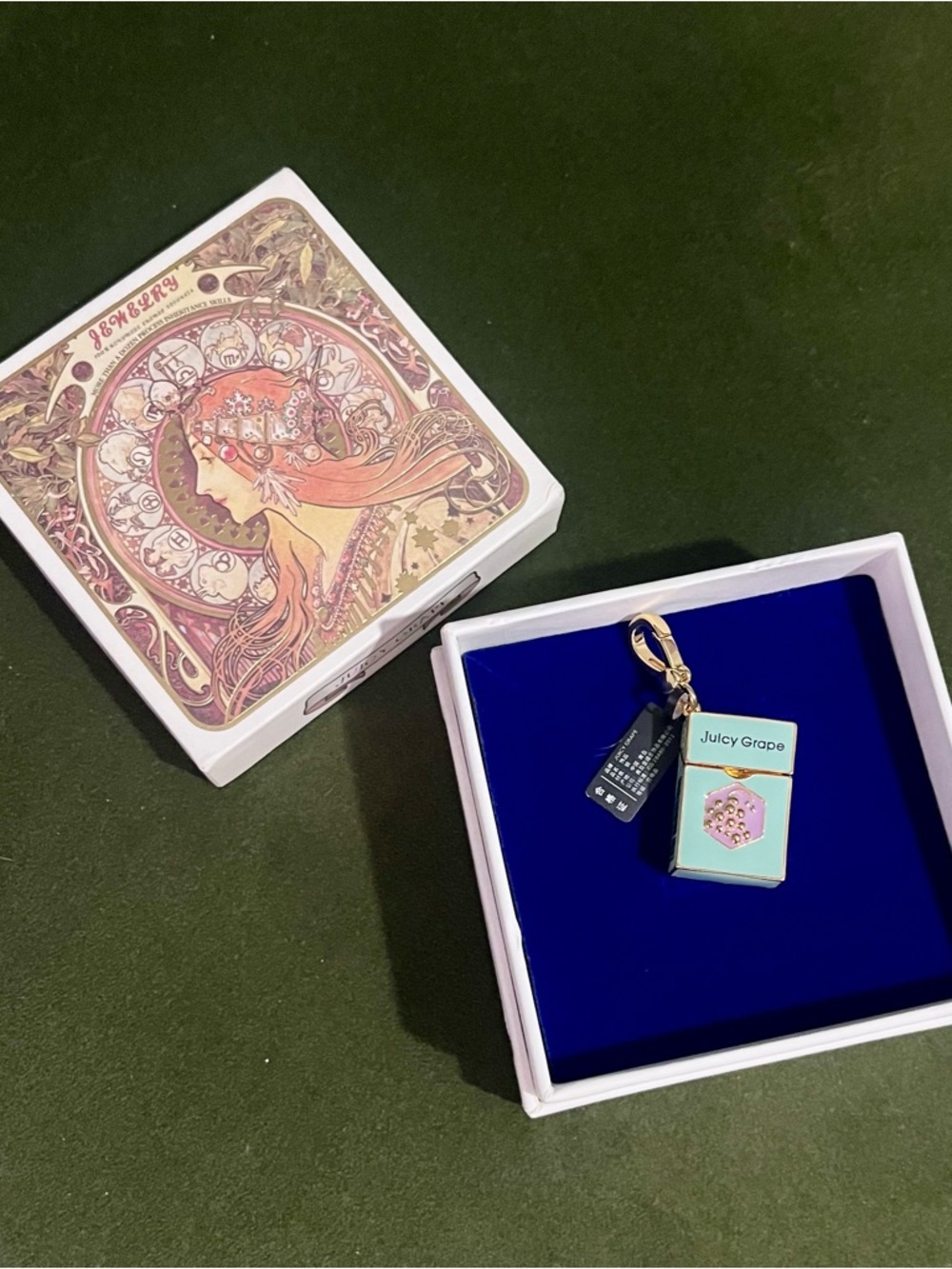 Juicy Grape Cigaratte Box Charm / Pendant with Opening Mechanism - Picture 8 of 15